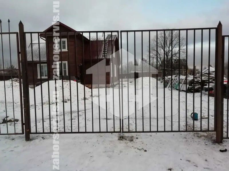 Сварной забор с распашными воротами 74 метра