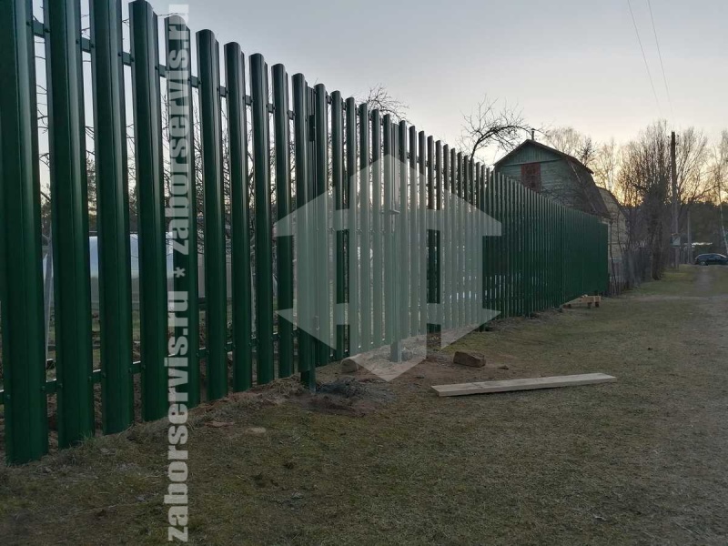 Забор из металлического штакетника зелёный 55 метров