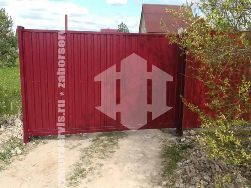 Забор из профнастила с воротам 33 метра