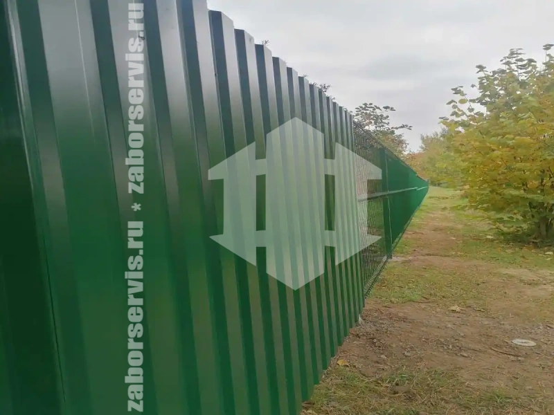 Забор из профнастила с утрамбовкой столбов щебнем 60 метров