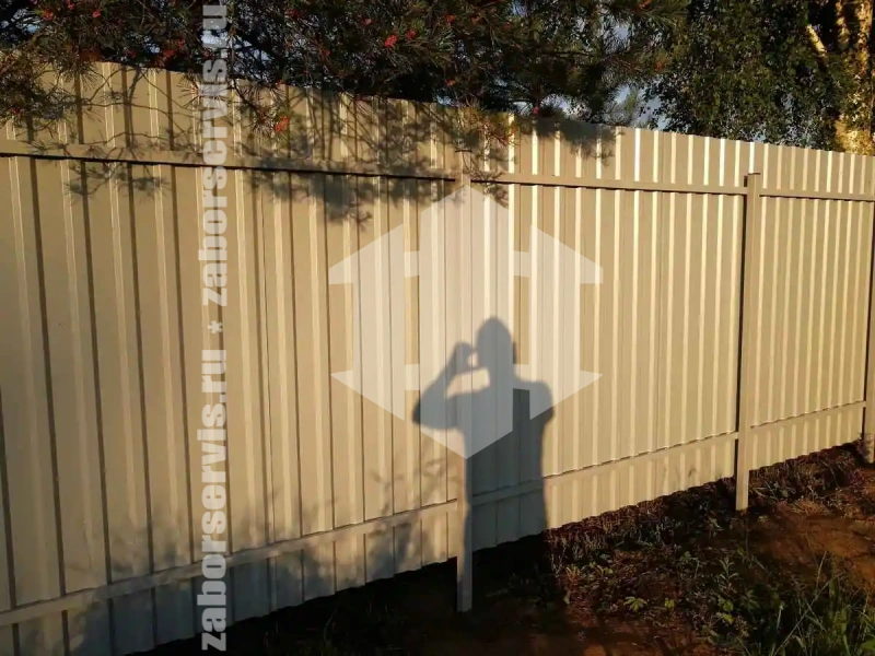 Забор из профнастила 57 метра зеленый