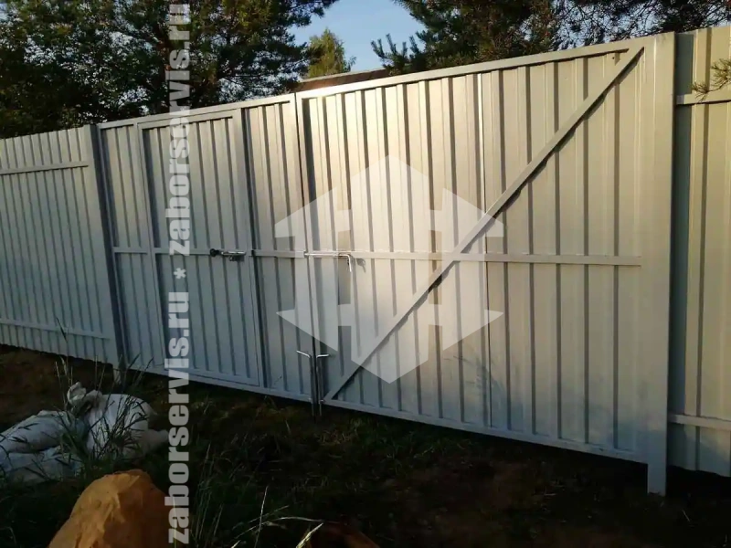 Забор из профнастила 57 метра зеленый