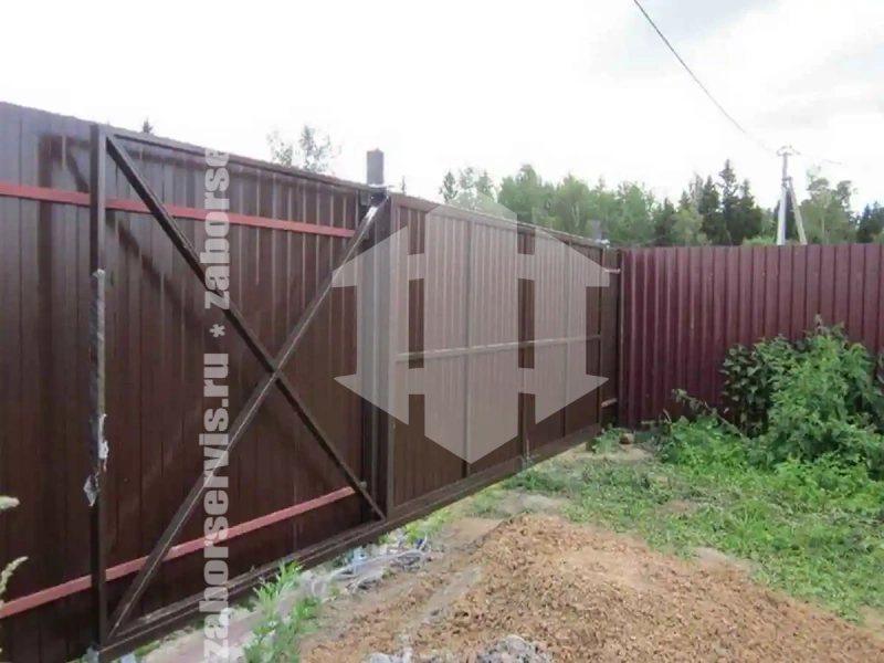 Забор из профнастила 74 метра коричневый