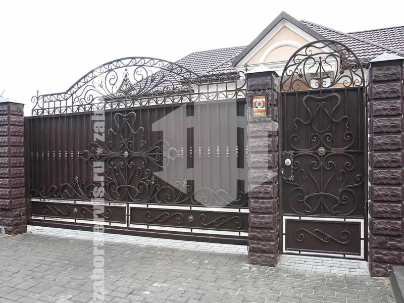 Кованый забор с откатными воротами 46 метров