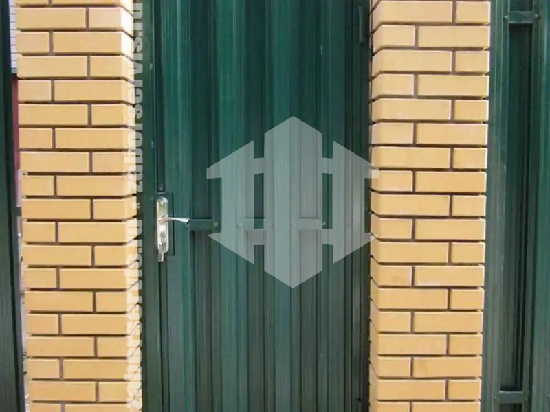 Заборы из металлического штакетника шахматка 74 метра