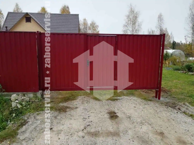 Забор из профнастила 43 метра красный