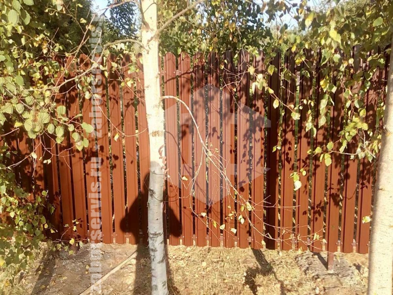 Забор из металлического штакетника 70 метров