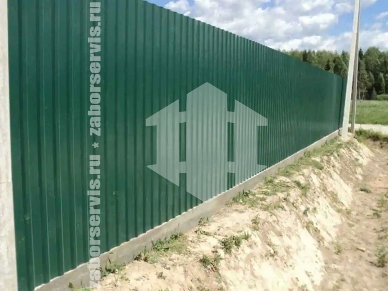 Забор из профнастила 68 метра зеленый