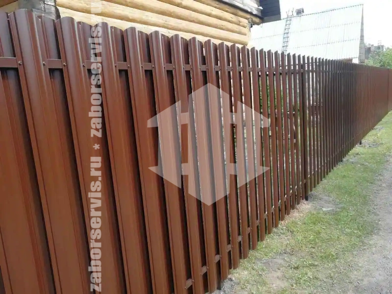 Заборы из металлического штакетника шахматка 89 метров
