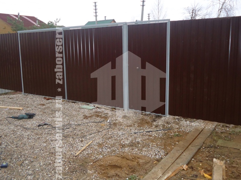 Забор из профлиста 80 метров на забивных столбах