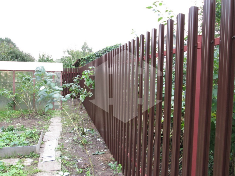 Забор из евроштакетника с забивными столбами 86 метров