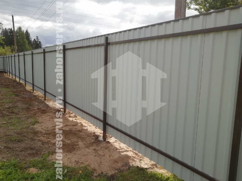 Забор из профнастила с утрамбовкой щебнем 78 метров