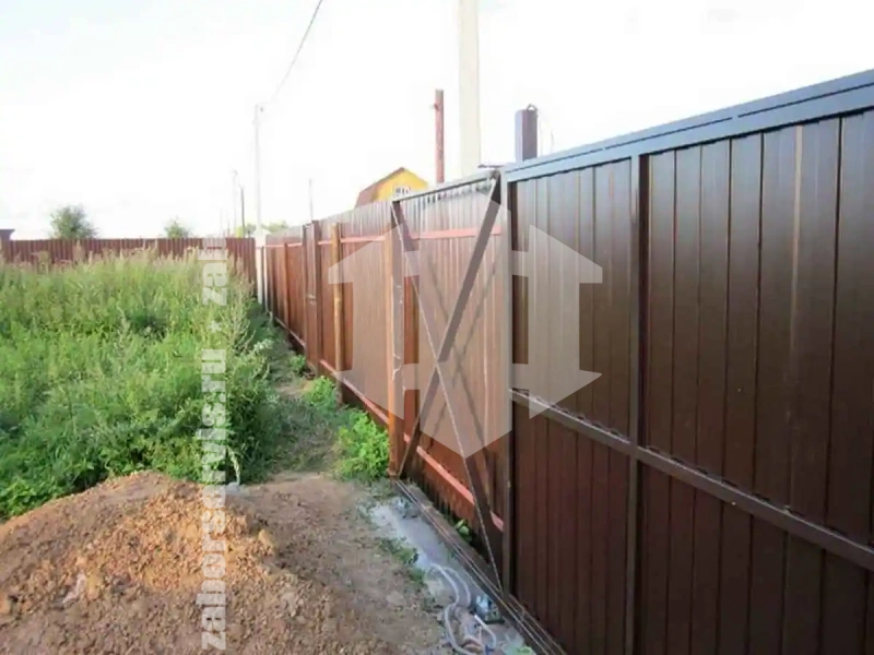 Забор из профнастила 74 метра коричневый