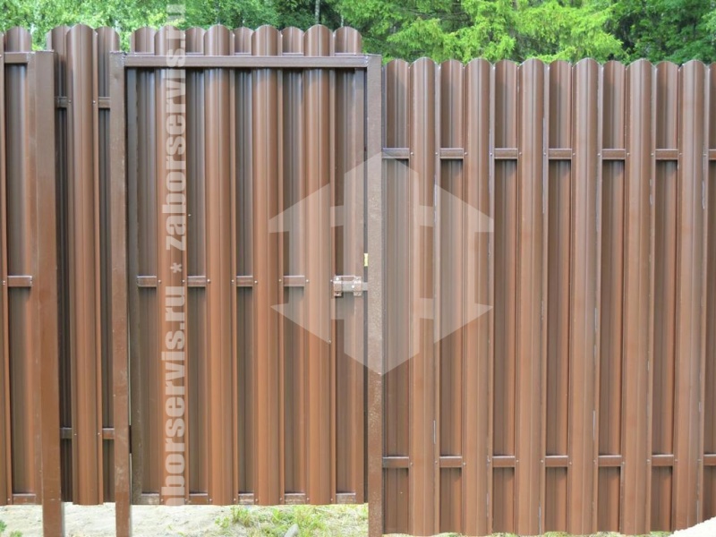 Забор из евроштакетника с забивными столбами 146 метров