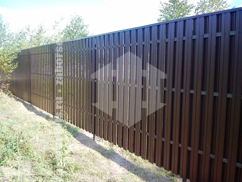 Забор из евроштакетника в шахматном порядке 154 метра