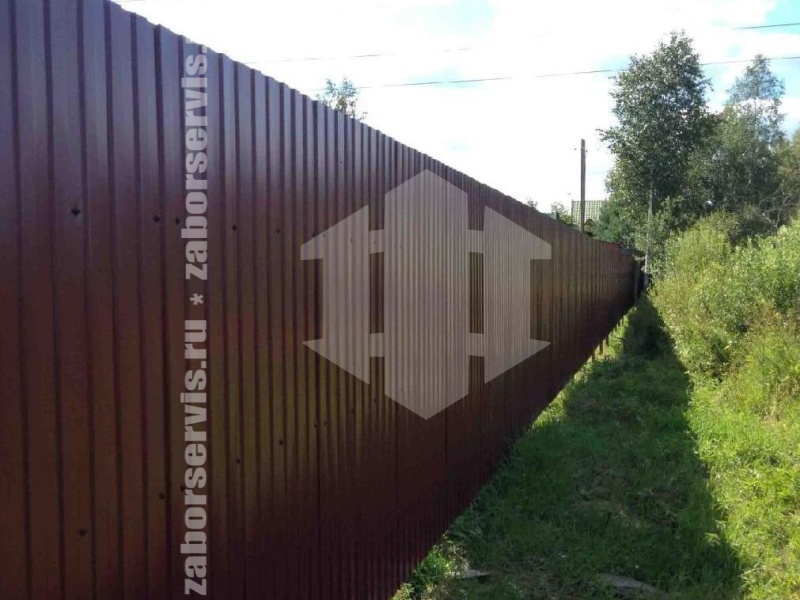 Забор из профнастила с забивными столбами 45 метров