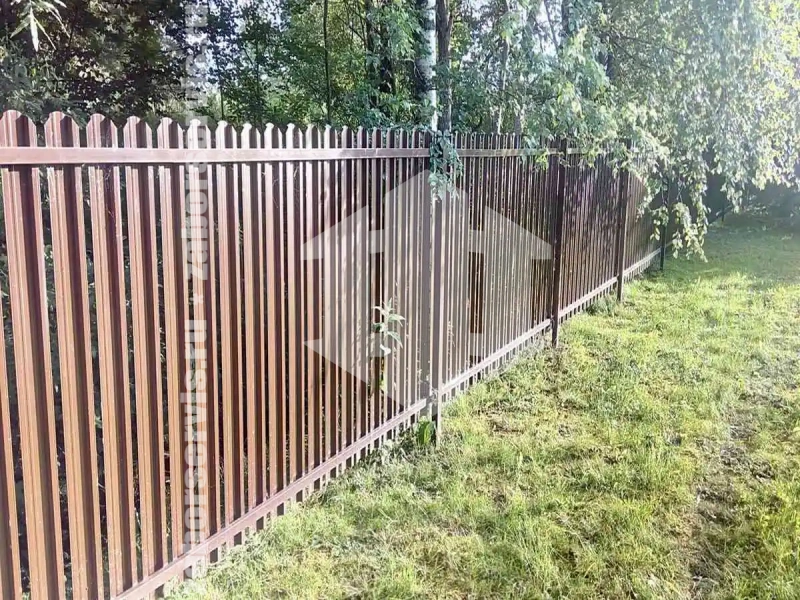 Забор из металлического штакетника коричневый 58 метров