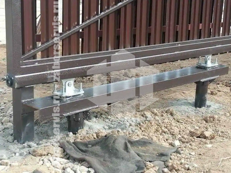 Забор из металлического штакетника коричневый 38 метров