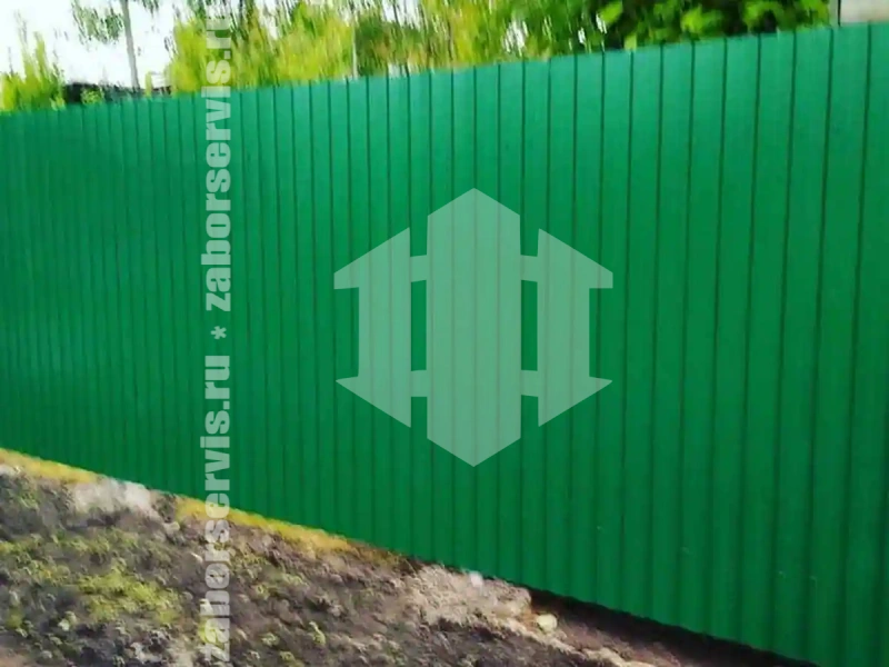 Забор из профнастила 77 метров зеленый