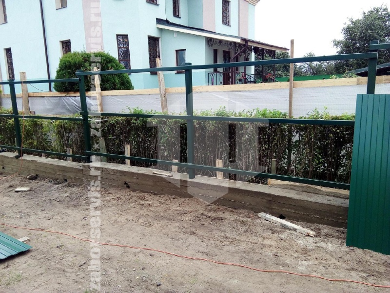 Забор из профнастила на ленточном фундаменте 45 метров