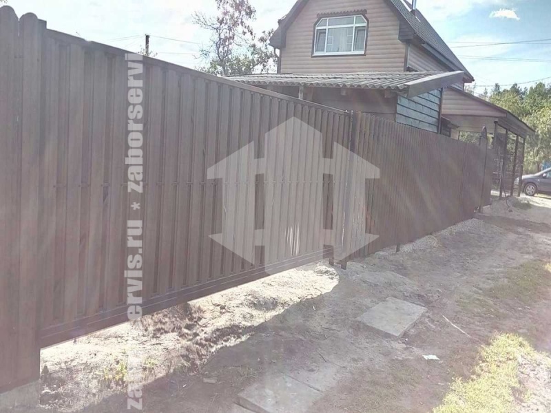 Забор из металлического штакетника под дерево 32 метра