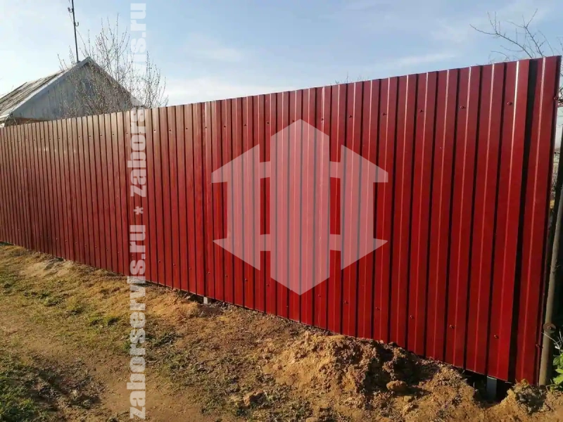 Забор из профнастила 48 метра красный