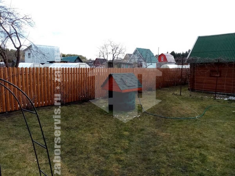 Забор из металлического штакетника под дерево 64 метра