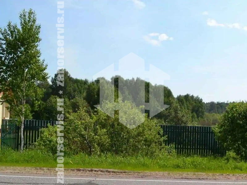 Забор из металлического штакетника с воротами 88 метров