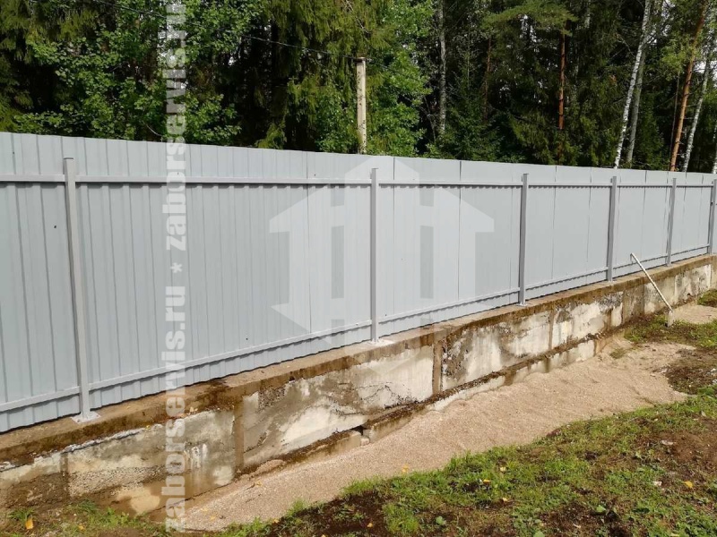 Забор из профнастила на ленточном фундаменте 38 метров